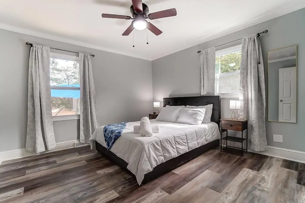 The Charlotte Chateau With Hot-Tub, Mini-Golf, 3Bd2Ba