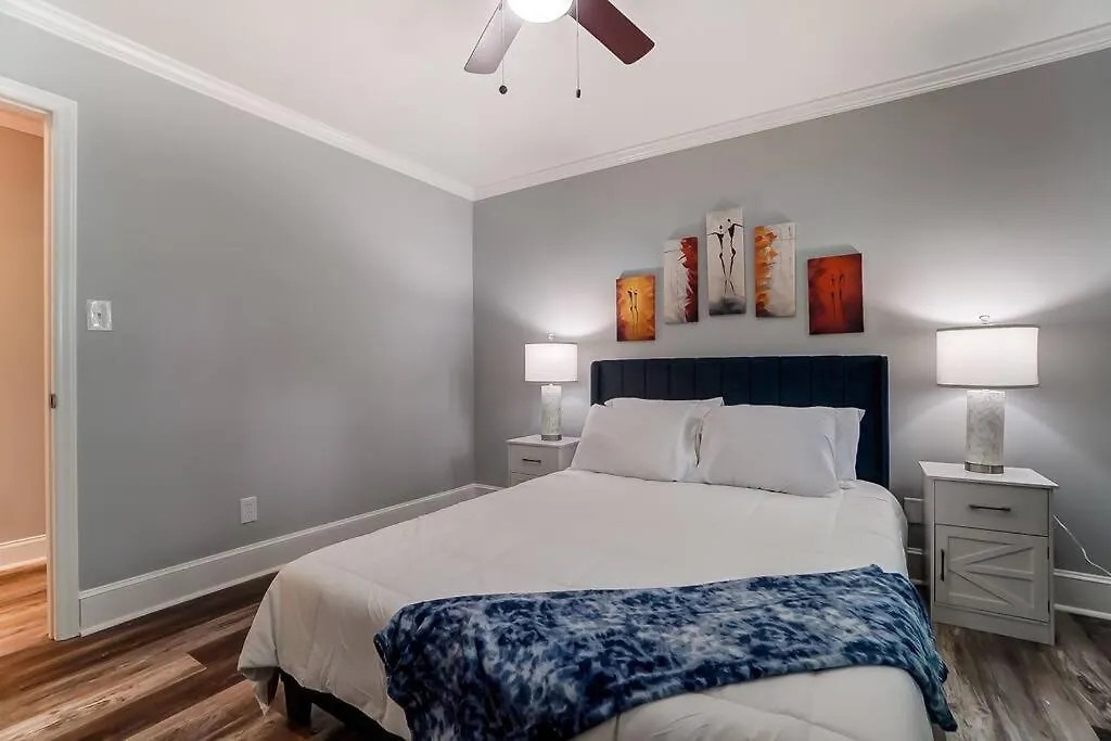 The Charlotte Chateau With Hot-Tub, Mini-Golf, 3Bd2Ba