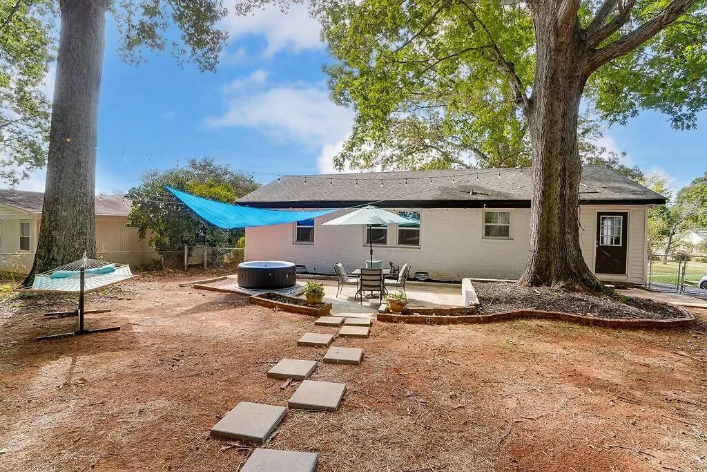 The Charlotte Chateau With Hot-Tub, Mini-Golf, 3Bd2Ba 0*,