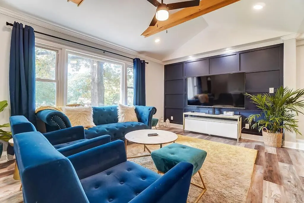The Charlotte Chateau With Hot-Tub, Mini-Golf, 3Bd2Ba