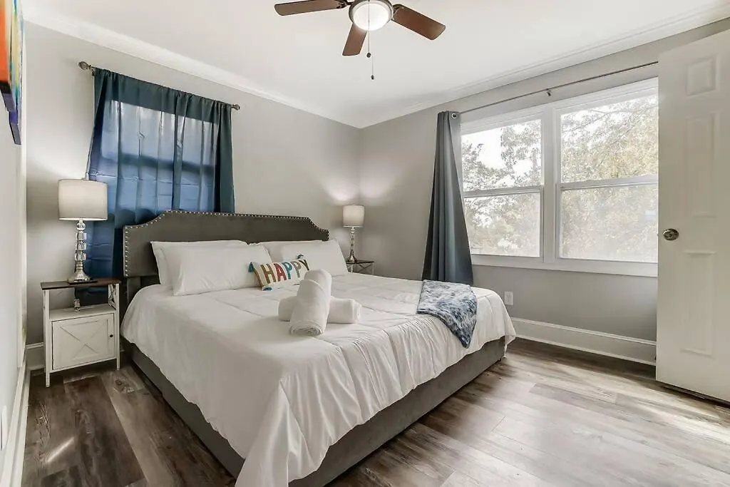 The Charlotte Chateau With Hot-Tub, Mini-Golf, 3Bd2Ba Holiday home