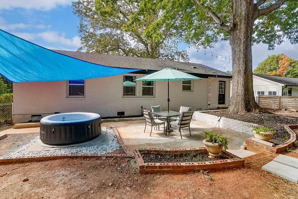 The Charlotte Chateau With Hot-Tub, Mini-Golf, 3Bd2Ba United States