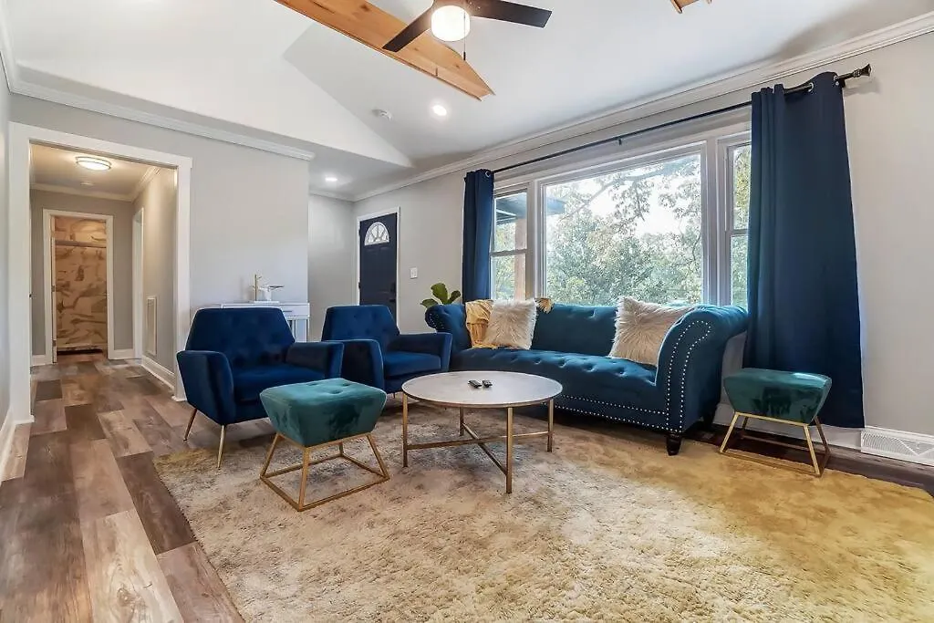 The Charlotte Chateau With Hot-Tub, Mini-Golf, 3Bd2Ba